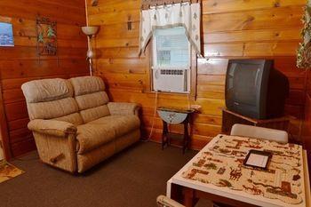 Lucky Horseshoe Cabins Hotel Au Sable Buitenkant foto