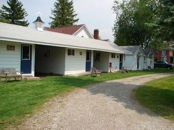 Lucky Horseshoe Cabins Hotel Au Sable Buitenkant foto